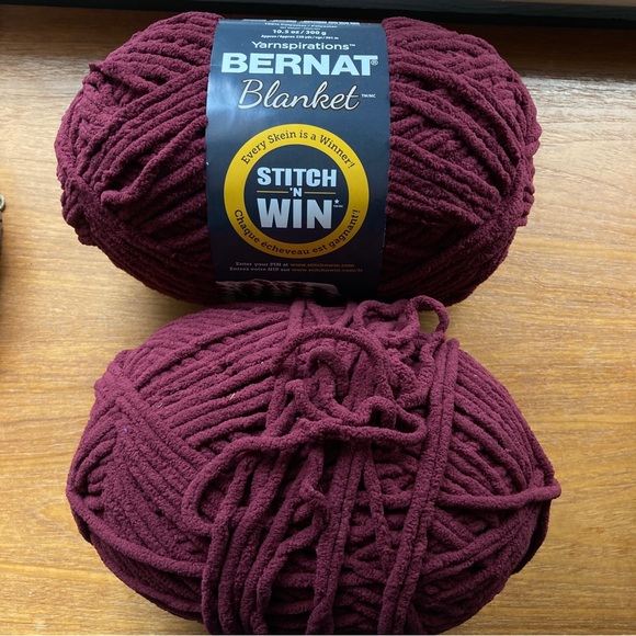 BERNAT Blanket Yarn - 04430 Purple Plum - 2 x 300g - Picture 1 of 2